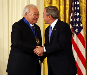 Momaday receiving the National Medal of Arts from George W. Bush in 2007