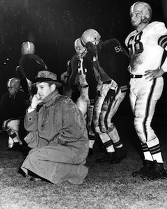 Browns coach Paul Brown with players, 1952
