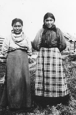 Slavey girls Mackenzie River Northwest Territories - NA-1463-23.jpg