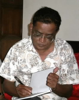 Humyun ahmed signing a book
