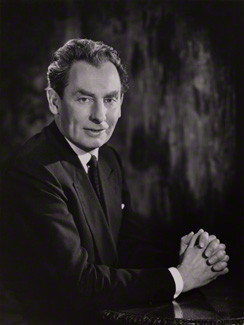 Sir Hugh Fraser in 1963.jpg