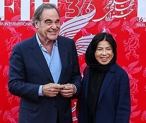 Oliver Stone and his wife in Closing ceremony of the 2018 Fajr International Film Festival 09 (cropped)