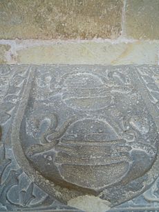 Coat of arms on sepulchre of count Gómez and wife Urraca Muñoz Oña2