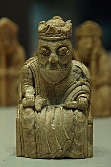 Le roi (pièce d'un jeu d'échec médiéval en ivoire) (14496303221)