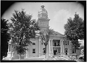 Lowndes County Courthouse in Columbus