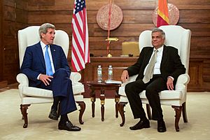 Secretary Kerry Sits With Sri Lankan Prime Minister Wickremesinghe at the Temple Trees Complex in Colombo (16721401563)
