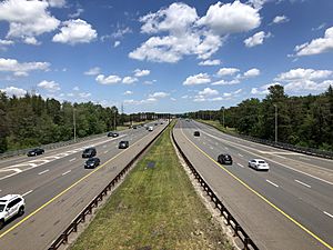 2021-05-27 12 50 22 View north along New Jersey State Route 444 (Garden State Parkway) from the overpass for Ocean County Route 528 (Cedar Bridge Avenue) in Lakewood Township, Ocean County, New Jersey