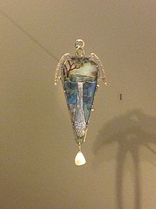 Cascade pendant by Alfons Mucha 1900
