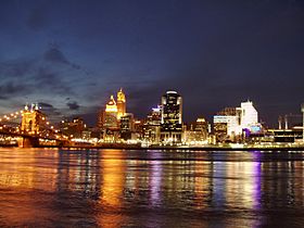Cincinnati-skyline-from-kentucky-shore-night