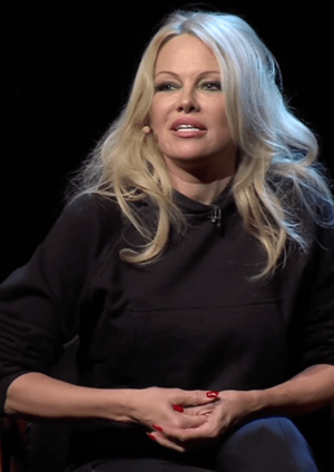 Pamela Anderson (cropped) 3.png