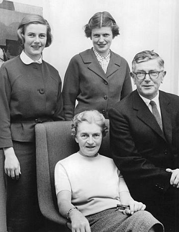 Frank Macfarlane Burnet with wife and daughters 1960