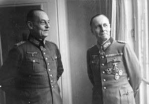 Bundesarchiv Bild 101I-718-0149-18A, Paris, Gerd v. Rundstedt, Erwin Rommel