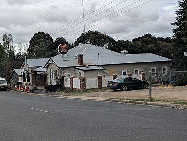Pub in Laggan, New South Wales.jpg
