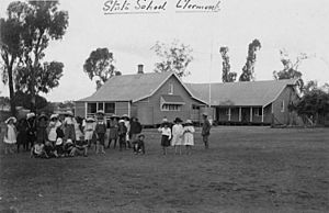 StateLibQld 2 51740 Students at the Clermont State School, Queensland, ca. 1905
