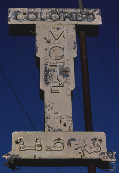 “COLORED MOTEL 2 BLOCKS” in 1979 segregation sign, Route 80, Statesboro, Georgia LCCN2017703566 (cropped)