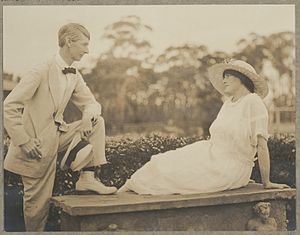Norman Lindsay and Rose Lindsay ca. 1920 photographer Harold Cazneaux A4219096r