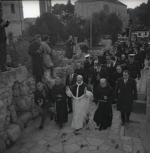 Paulus VI visit to Israel, Mount Tabor 1964 (997009326801305171)