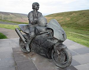 Statue-tt-races-snaefell