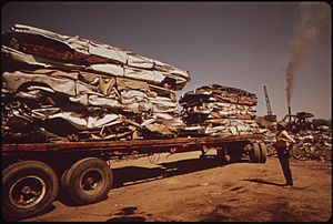 CRUSHED CARS ON FLATBED TRUCK. (FROM THE DOCUMERICA-1 EXHIBITION. FOR OTHER IMAGES IN THIS ASSIGNMENT, SEE FICHE... - NARA - 553011