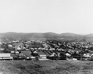 StateLibQld 1 178987 Streets, houses, and land in the suburb of Highgate Hill, ca. 1902
