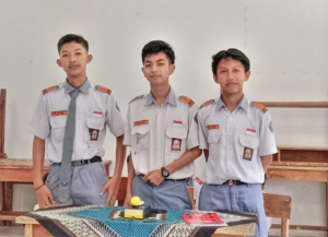 Three vocational school students in Indonesia won 2nd place after a quiz match at school2023.JP