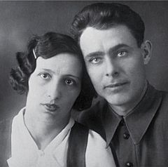 Л. И. Брежнев с женой Викторией, 1927 год