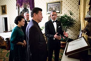 Peng Liyuan, Xi Jinping and Barack Obama in the Lincoln Bedroom