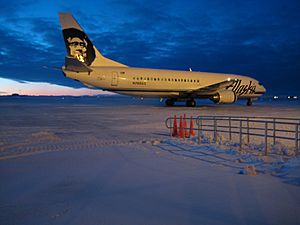 Alaska Airlines B737-490 (N768AS) at Wiley Post–Will Rogers Memorial Airport