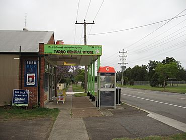General Store, Tarro 2322 NSW, Australia (Nov 2006).JPG