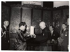 President Chiang Kai-shek presented the Order of Brilliant Jade to Vietnamese President Ngo Dinh Diem