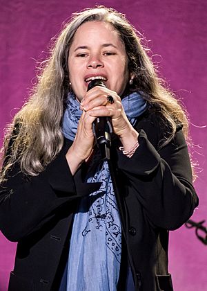 Natalie Merchant 07 15 2017 -13 (36837904352).jpg