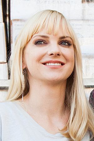 Feed America, Cloudy with a Chance of Meatballs 2, Anna Faris (cropped).jpg