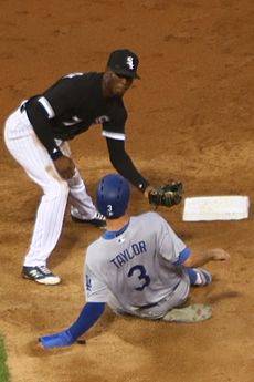 20170718 Dodgers-WhiteSox Tim Anderson tagging out Chris Taylor