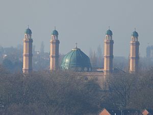 Library of Birmingham - Discovery Terrace view - Smethwick Jamia Masjid (32485060556)