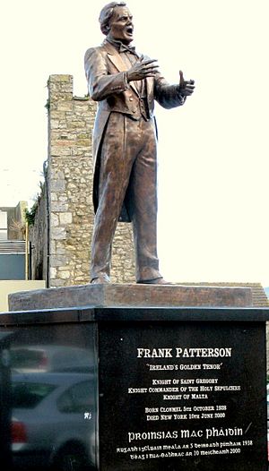 Memorial statue To Frank Patterson Clonmel.jpg