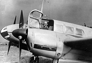 Bundesarchiv Bild 146-1981-066-21A, Albert Kesselring in seinem Flugzeug