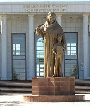 Gurbansoltan-eje-statue-ashgabat