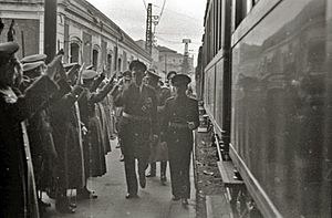 Recibimiento a oficiales alemanes en la estación del Norte (8 de 10) - Fondo Marín-Kutxa Fototeka