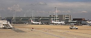 Rom Fiumicino Airport 2008 by-RaBoe