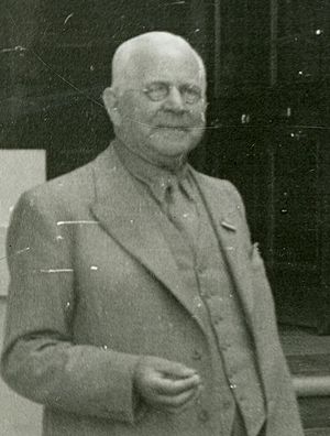 Sir Richard Gregory (1864-1952), 08-1938 (5493789885, cropped)