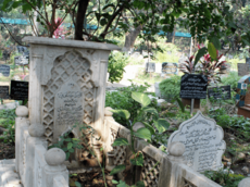 Meena Kumari Grave
