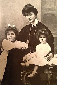 Alma Mahler with Maria and Anna