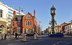 Chamberlain Clock and the Rose Villa Tavern, Jewellery Quarter, Birmingham UK.jpg