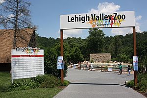 Lehigh Valley Zoo entrance gate 02.JPG