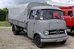 Mercedes L319 BW 1