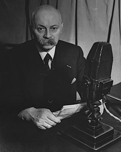 Pieter Gerbrandy radiorede op 1941-09-23 voor de BBC met microfoon