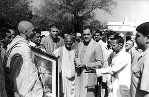 Rajiv Gandhi meeting Russian Hare Krishna devotees in New Delhi 1989