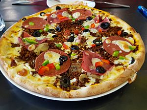 Makhloot (Mixed) Pizza