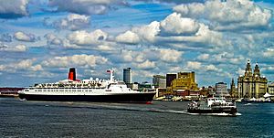 QE2 and Ferry Too (3556981118)