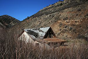 Buried house, Thistle, Utah